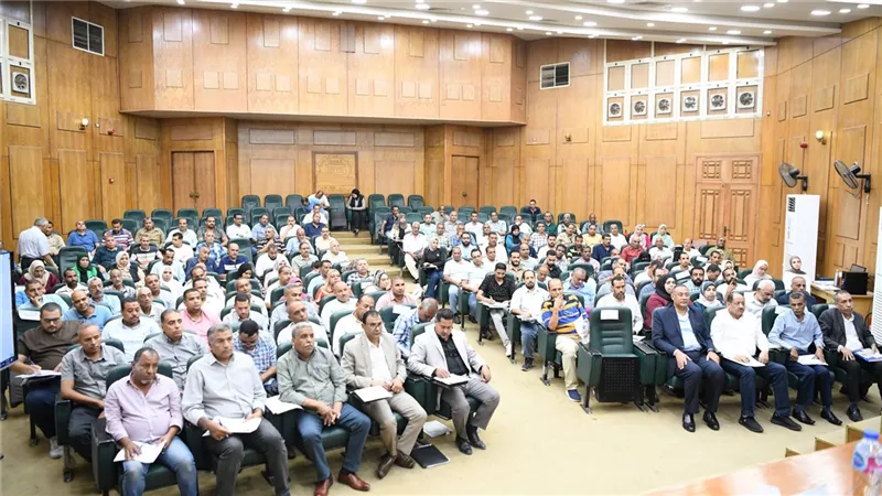 محافظ قنا: حظر إصدار تراخيص مؤقتة خارج الحيز العمراني والتشديد 