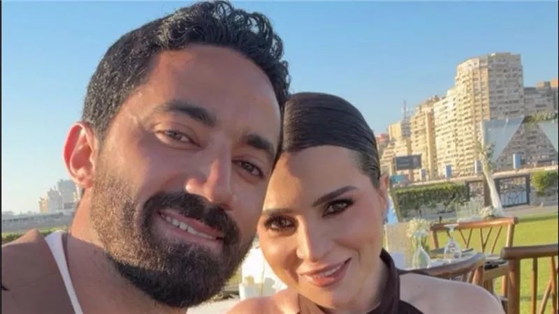 أحدث ظهور رومانسي.. مي عز الدين تشارك صورا جديدة مع زوجها أحمد تيمور