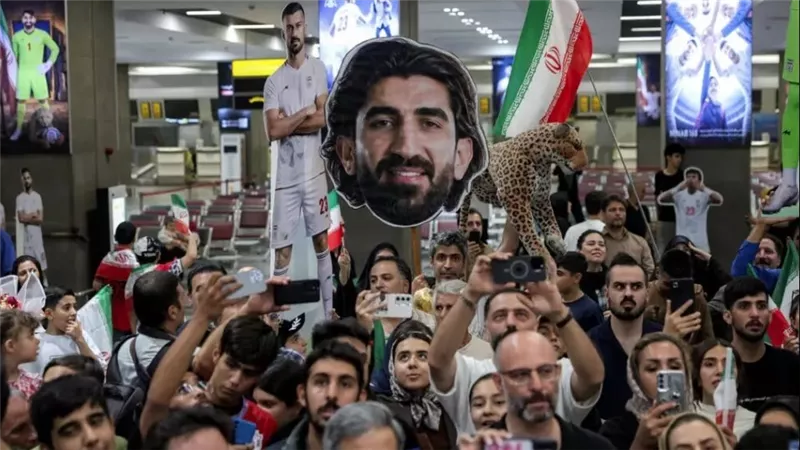 بالورود والهتافات.. استقبال حافل لمنتخب إيران رغم الوداع المبكر من كأس العالم