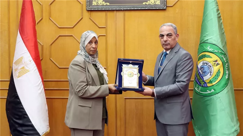 محافظ الإسماعيلية يوقع بروتوكول تعاون مع 