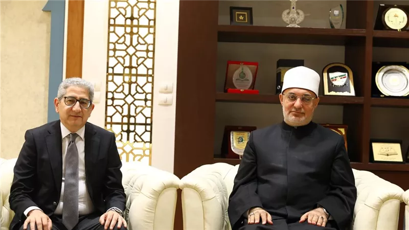 المفتي يستقبل رئيس تحرير الأهرام.. ويؤكد: الإعلام شريك رئيس في بناء الوعي