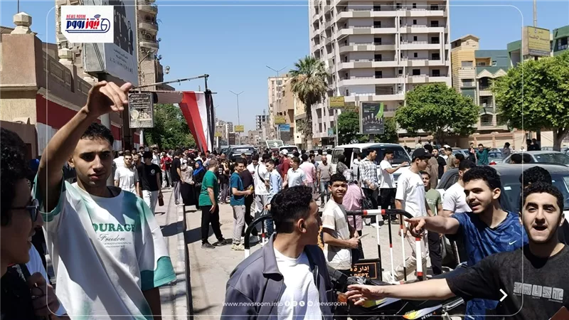 توافد طلاب الثانوية العامة بالفيوم على اللجان لأداء امتحاني الكيمياء والجغرافيا