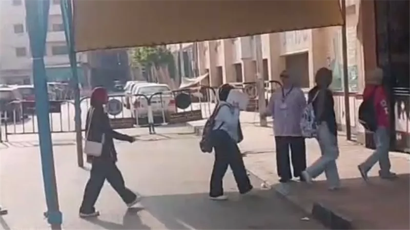 انتظام دخول طالبات دمياط لأداء امتحاني الكيمياء والجغرافيا وسط تأمينات مشددة