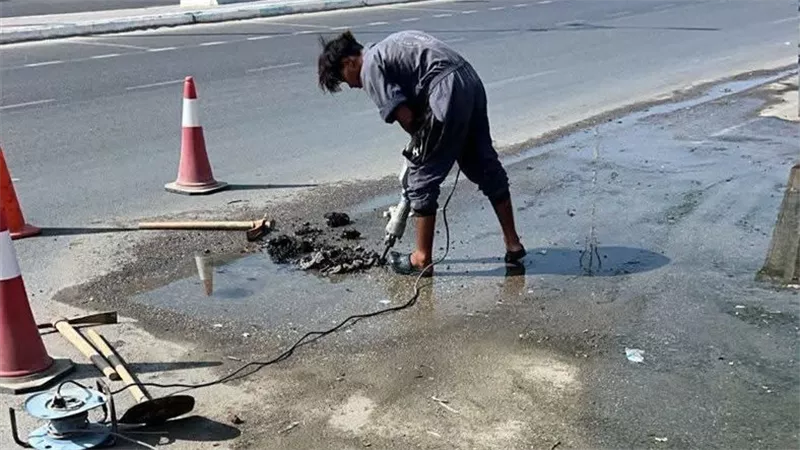 حي فيصل يواصل الاستجابة الفورية لشكاوى المواطنين وإصلاح أعطال المياه والصرف 