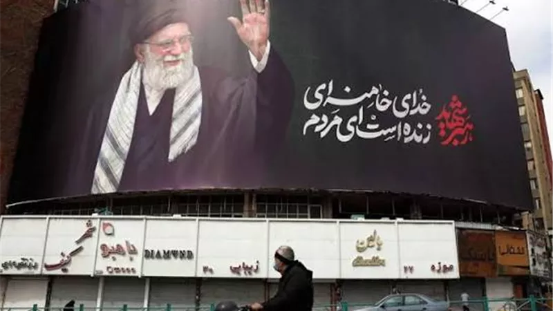 إسلام آباد.. رئيس وزراء باكستان يشارك في مراسم تشييع علي خامنئي