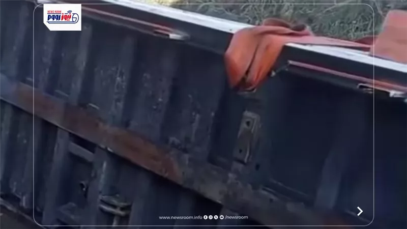 دون إصابات.. سقوط سيارة نقل تريلا محملة بالزلط داخل مياه بحر النزلة بالفيوم