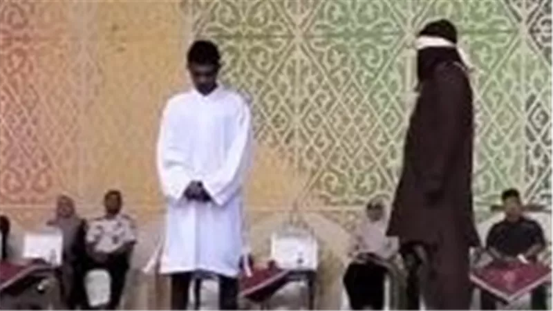 قبلة عبر 