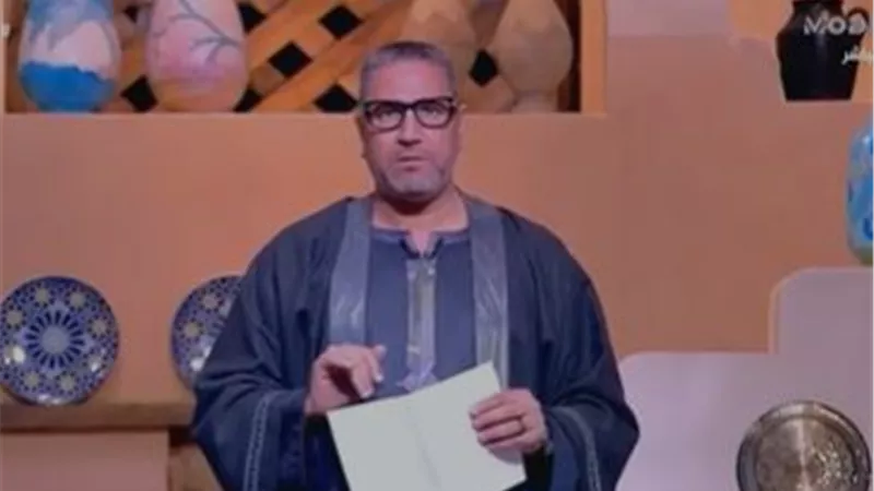 ناصر زيدان يثير الجدل بشأن رسوم حفظ الأحذية في مسجد السيدة زينب