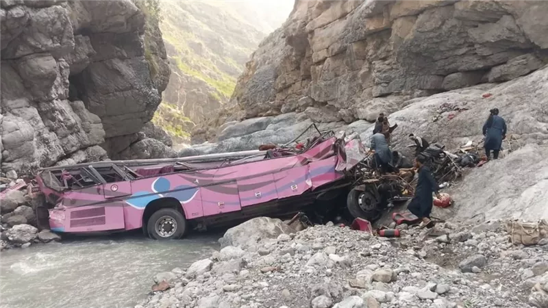 40 قتيلا إثر سقوط حافلة في خندق بجنوب غرب باكستان | فيديو