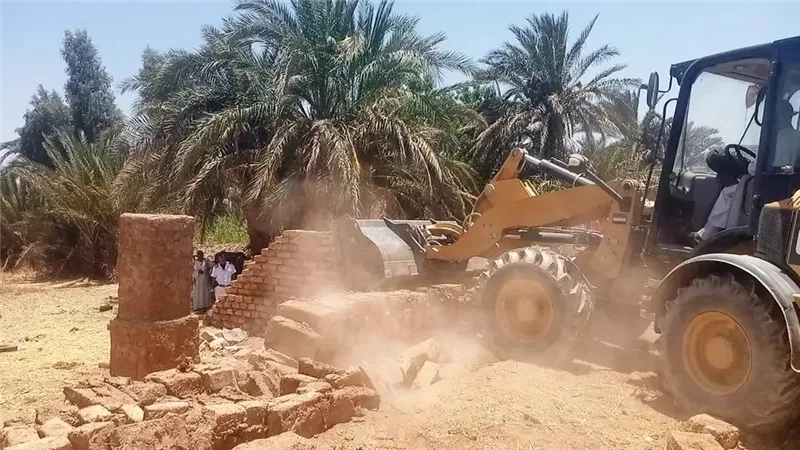 محافظ أسوان يتابع جهود إزالة التعديات ضمن المرحلة الثالثة من الموجة الـ 29 