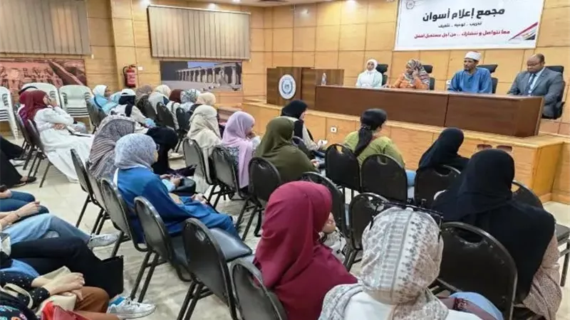 محافظ أسوان يتابع جهود وحدة السكان لدعم التنمية البشرية وتحسين الخصائص السكانية