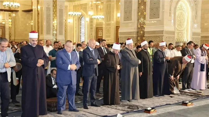 وزير الأوقاف يؤدي صلاة الجمعة بمسجد مصر الكبير بالعاصمة الجديدة