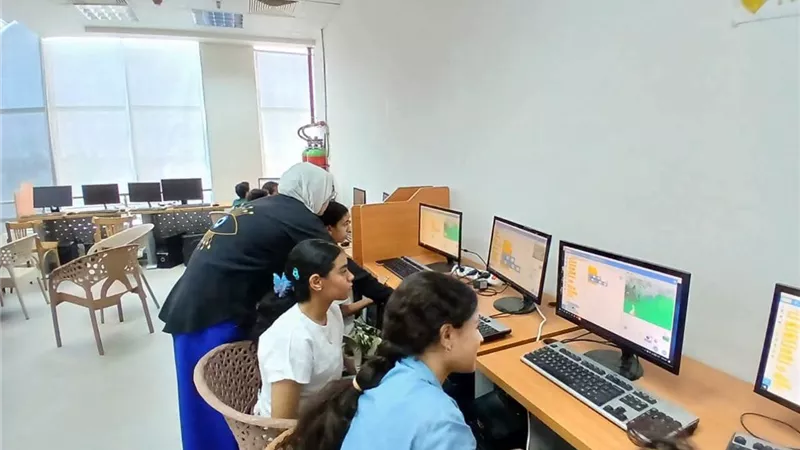 المركز الاستكشافي بالسويس يواصل فعاليات كورس البرمجة والإلكترونيات للطلاب 