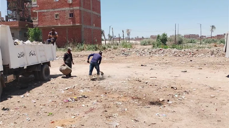 حي الجناين بالسويس يواصل حملات النظافة اليومية ورفع المخلفات بعدد من القرى