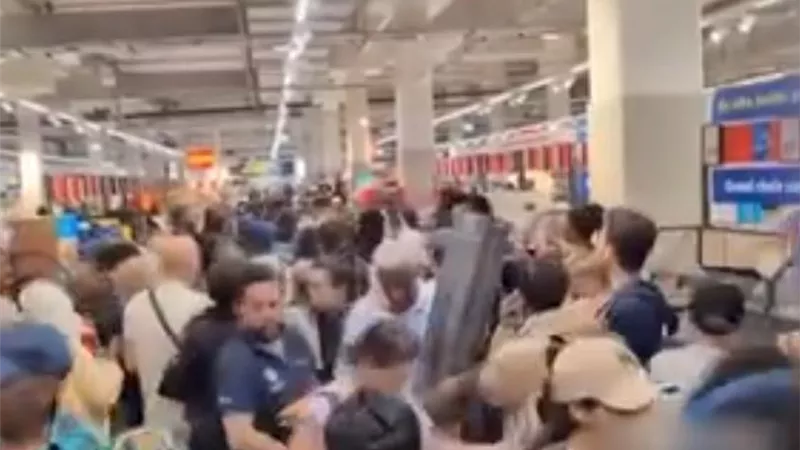 بسبب موجة الحر.. فرنسيون يتشاجرون داخل المتاجر للحصول على التكييفات