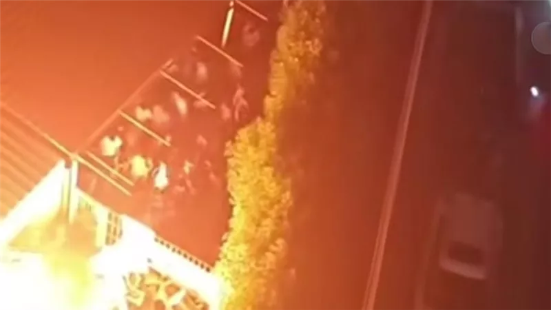 نشوب حريق بمحول كهربائى بسبب ارتفاع درجة الحرارة وزيادة الأحمال بأبو النمرس