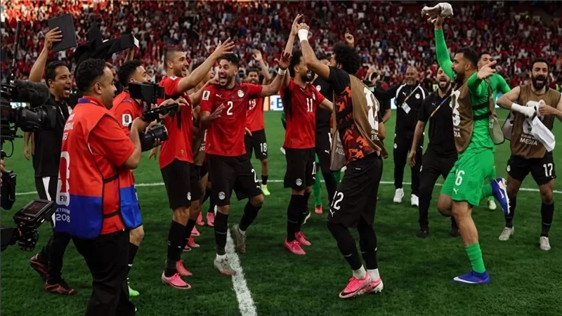 محافظ الدقهلية يهنئ المنتخب الوطني بالتأهل التاريخي لدور الـ16 بكأس العالم