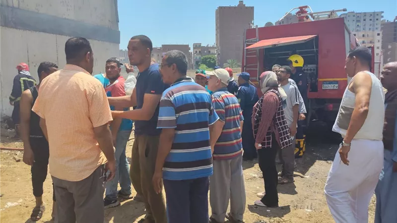 حريق بمصنع الهدرجة في شرق سوهاج.. والدفع بـ4 سيارات إطفاء للسيطرة على النيران
