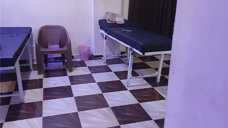 ضبط منتحل صفة طبيب يدير مركزًا للعلاج الطبيعي ببلقاس