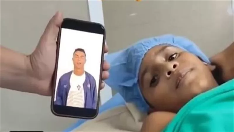 من تحت الأنقاض إلى رسالة رونالدو.. قصة فنزويلي أبكت الجميع في كأس العالم