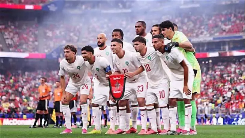 بثلاثية في كندا يواصل مكانته بين الكبار.. حفيظ دراجي يهنئ المغرب على مواصلة الحلم المونديالي