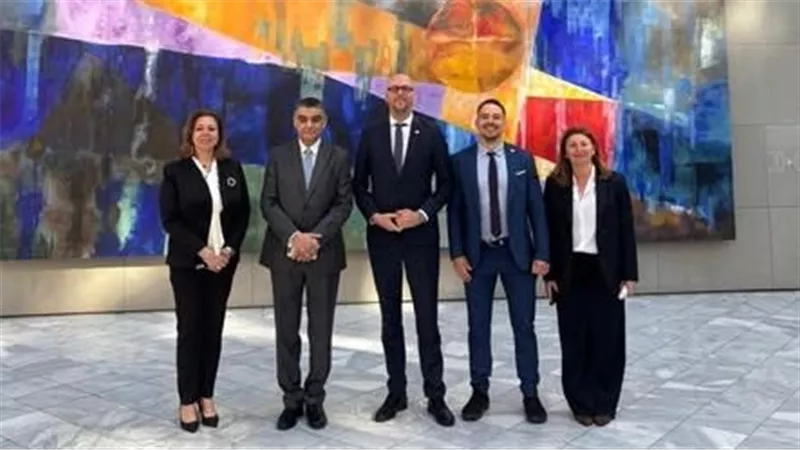 رئيس هيئة الشراء الموحد يستعرض فرص الاستثمار وتوطين الصناعات الطبية