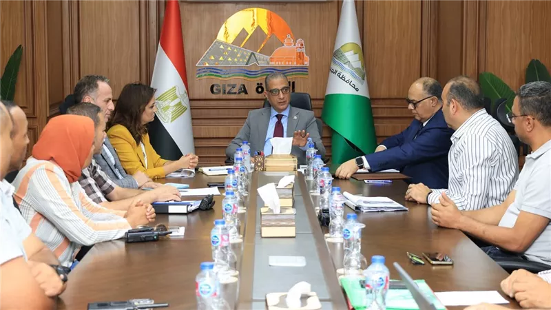 الأنصاري يوجه بتكثيف حملات إزالة الإشغالات ومواجهة مخالفات البناء بحي الهرم