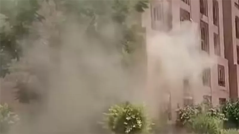 الدخان وصل السماء.. حريق بالمجموعة الثامنة في الرحاب يثير الانتباه