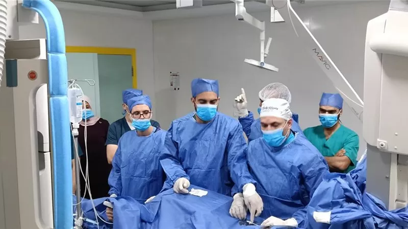 نجاح أول عملية إصلاح للصمام الميترالي بالقسطرة دون جراحة قلب مفتوح في زايد