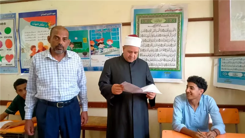 رئيس القليوبية الأزهرية يتابع امتحان البلاغة بلجان طوخ ويشدد على الانضباط 