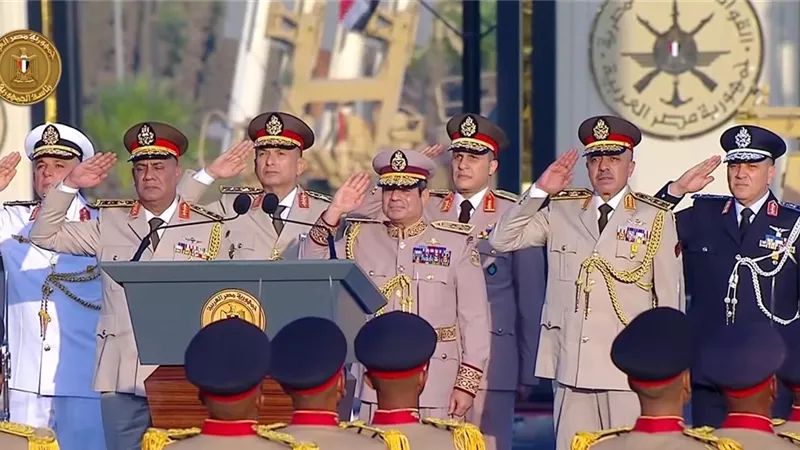 للمرة 6 منذ توليه الرئاسة.. السيسي يرتدي الزي العسكري في افتتاح «الأوكتاجون»