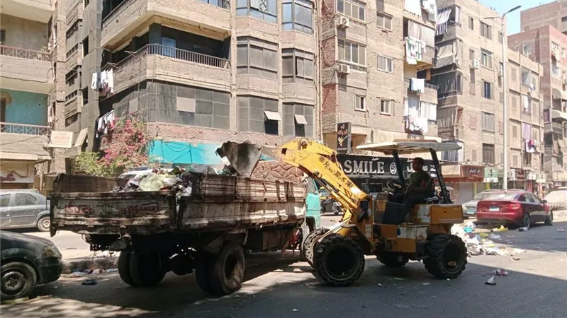 الأنصاري يوجه بتمشيط شوارع الوراق وإمبابة لرصد نقاط فرز القمامة وإزالتها