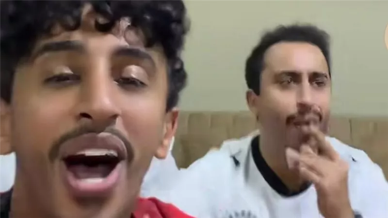 الليلة عيد ميلادي مصر بلادي.. شباب سعودي يحتفل بتأهل المنتخب المصري
