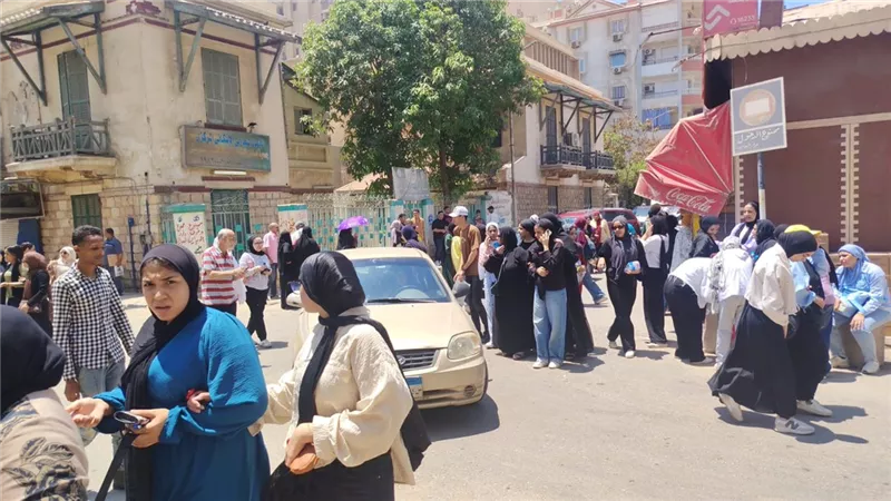 ارتياح بين طلاب الثانوية العامة في السويس بعد امتحان اللغة الإنجليزية.. وشكاوى