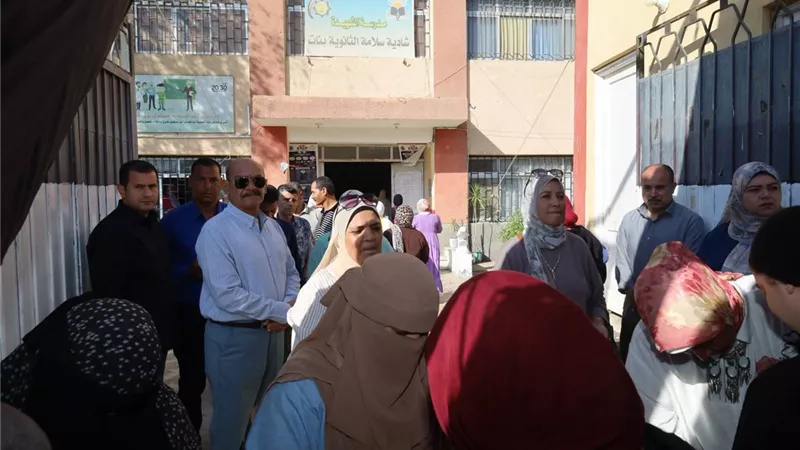 محافظ السويس يشدد على توفير بيئة هادئة ومستقرة لطلاب الثانوية العامة