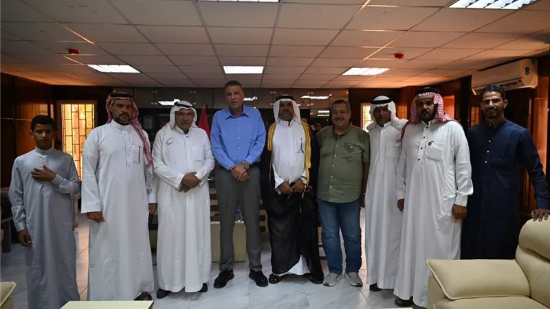 محافظ جنوب سيناء يلتقي مشايخ عدد من عواقل مدينة نويبع لبحث مطالب المواطنين