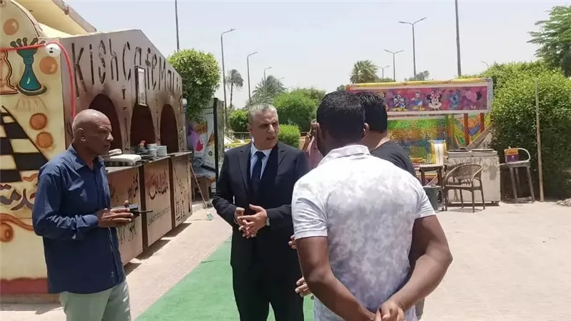 نائب محافظ أسوان يتابع جهود النظافة ورفع الإشغالات وإزالة التعديات بمركز إدفو