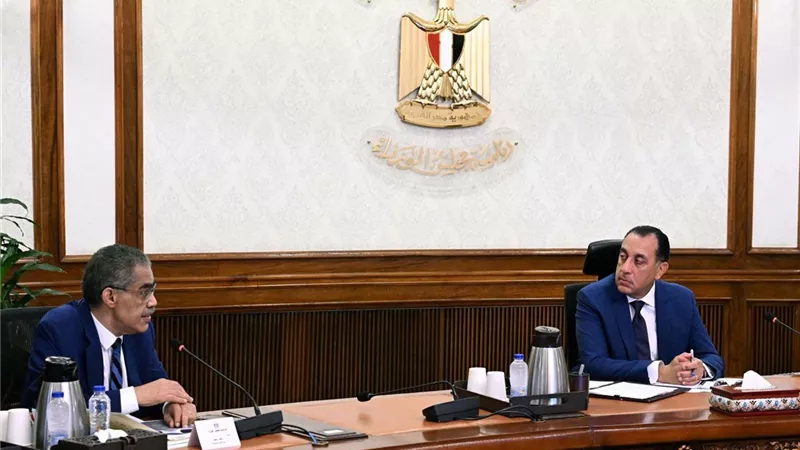 رئيس الوزراء يستعرض مع وزير الدولة للإعلام آليات تنفيذ تكليفات الرئيس السيسي