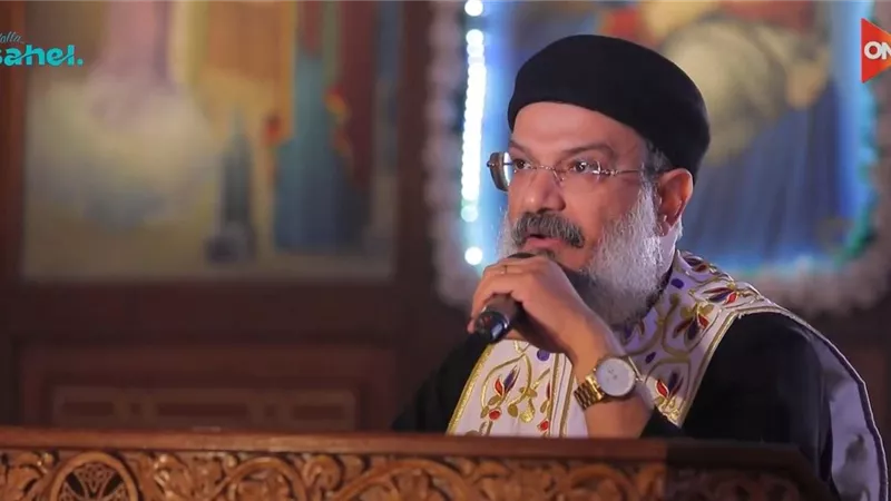 المعنى الحقيقي لآية «من ضربك على خدك فاعرض له الآخر».. القس فليمون يفجر مفاجأة