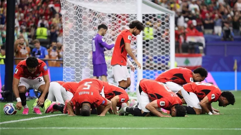 إشادة عالمية واعتراف بتعرض منتخب مصر لظلم تحكيمي لصالح الأرجنتين 