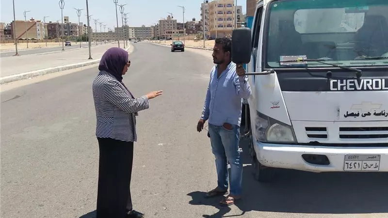 حي فيصل بالسويس يواصل تطوير شبكة الكهرباء وصيانة أعمدة الإنارة استجابة للمواطن