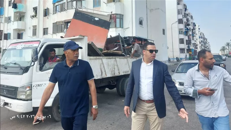  حملة مكبرة لإزالة الإشغالات بشارعي 23 ديسمبر والعبور بأحياء محافظة بورسعيد