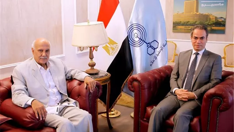 بعد تصويرها.. جمال بخيت يهدي ماسبيرو نسخة من حلقات أشعاره للبث التليفزيوني