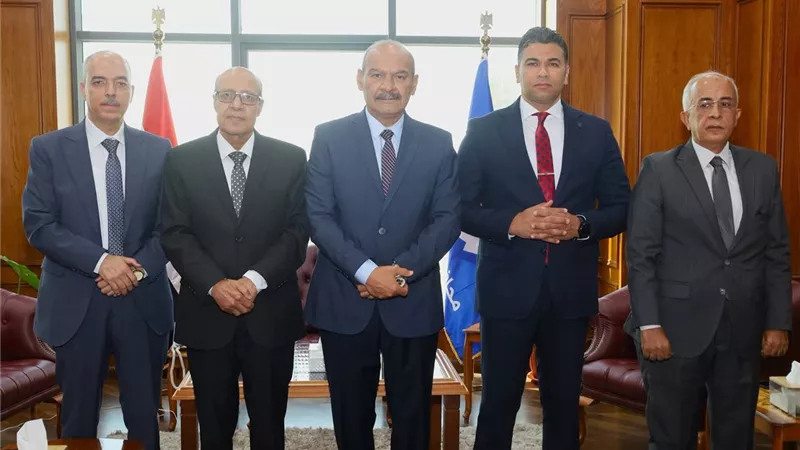 محافظ السويس يؤكد أهمية التكامل بين مؤسسات الدولة خلال استقباله قيادات النيابة