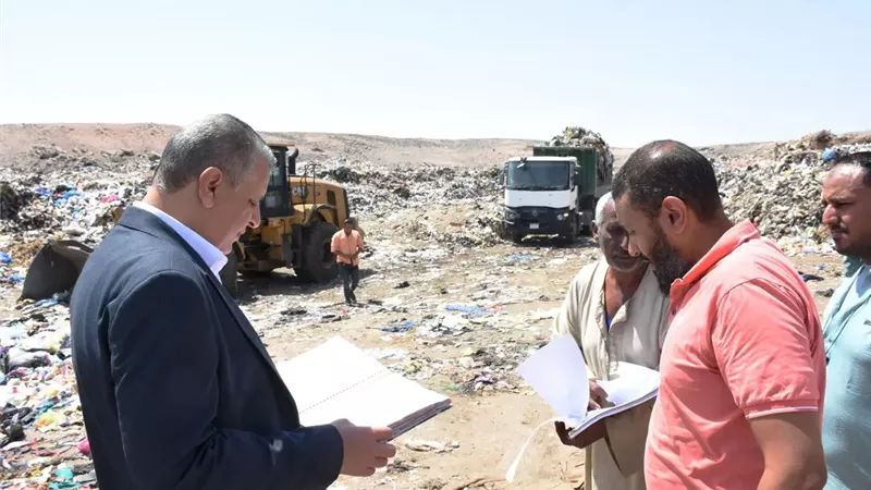 نائب محافظ أسوان يتابع ميدانياً منظومة النظافة العامة لتحقيق بيئة نظيفة وآمنة 