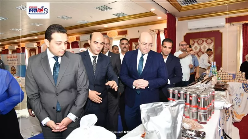 محافظ الفيوم يفتتح معرض 