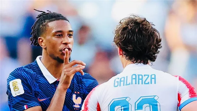 أسوة بلاعب أمريكا.. الاتحاد الفرنسي يدرس مطالبة فيفا بإلغاء بطاقة مايكل أوليس