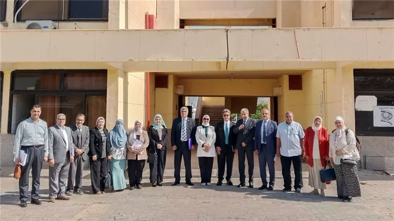 برنامج الأدوية والمستحضرات البيطرية بجامعة قناة السويس يناقش مشروعات التخرج 