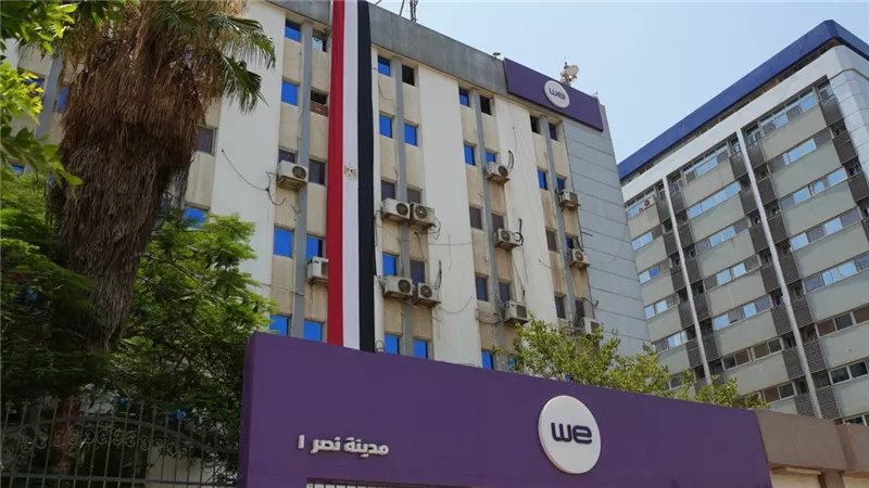 المصرية للاتصالات ترفع علم مصر على مقراتها احتفالا بإنجاز المنتخب التاريخي في كأس العالم 