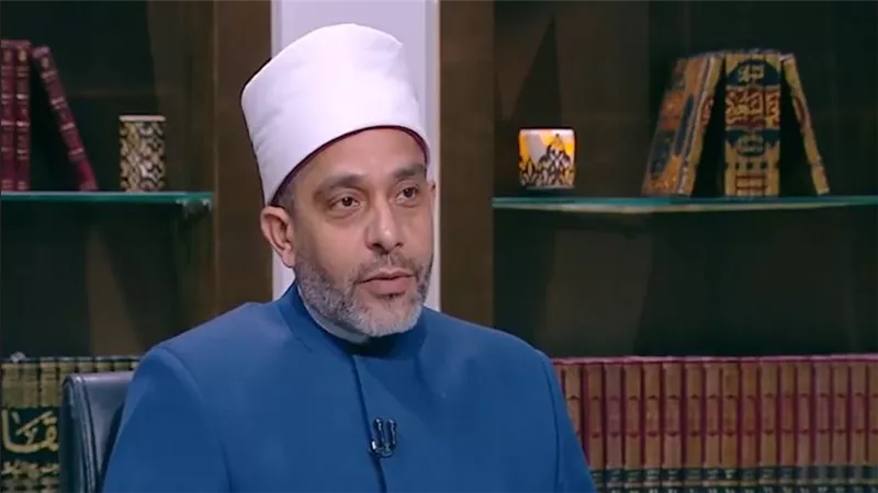 ماكينة ATM تصرف أموالًا زائدة بالخطأ.. أمين الفتوى يوضح الحكم الشرعي